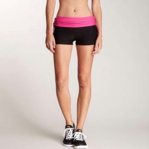 Marika Tek Pisces Scrunch Tie Yoga Short SZ M